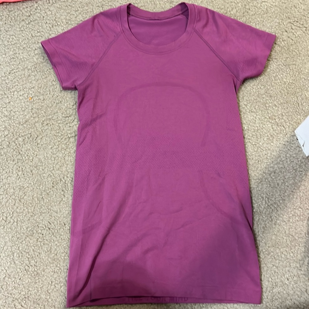 Lululemon Swiftly Tech Short Sleeve 2.0 size 6 plum